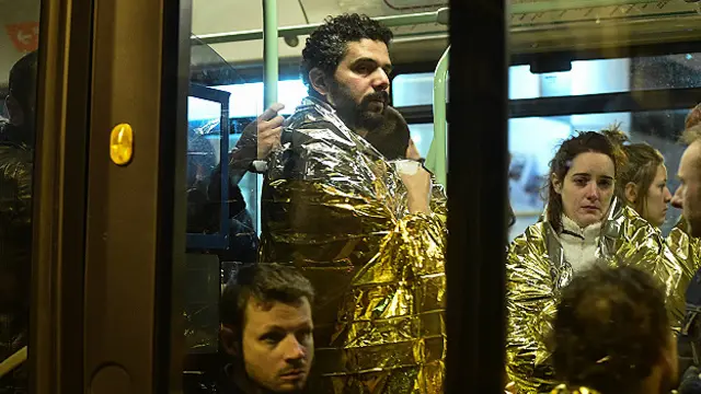 Personas evacuadas del teatro Bataclan