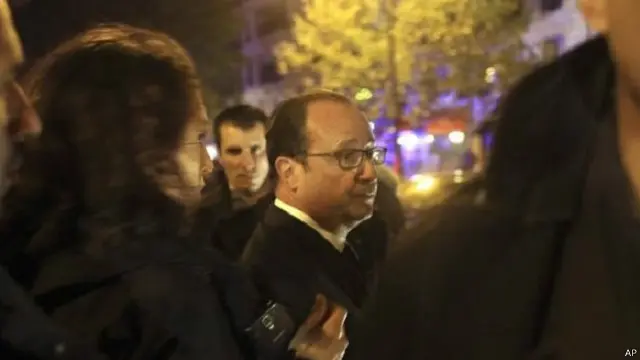 كان الرئيس الفرنسي فرانسوا هولاند حاضرا في الملعب لمشاهدة المباراة