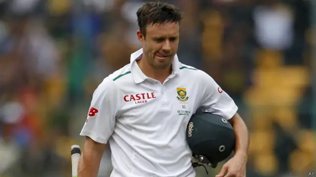  جنوبی افریقہ کی جانب سے اے بی ڈویلیئرز نے 11 چوکوں اور ایک چھکے کی مدد سے 85 رنز بنائے