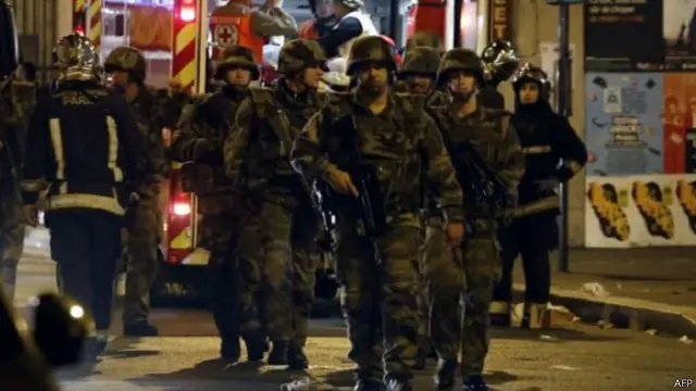 أمر أولاند بإرسال القوات الخاصة إلى قاعة العرض التي شهدت مقتل 82 شخصا