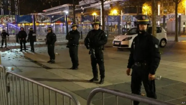 تضمن الإعلان عن حالة الطواريء نشر قوات إضافية قوامها 1500 جندي في جميع أنحاء فرنسا 