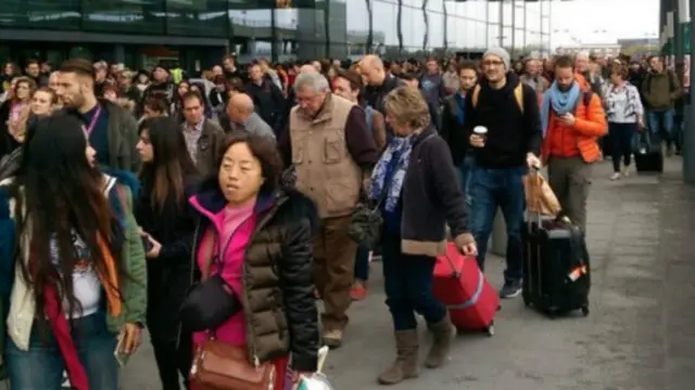 加特维克机场疏散