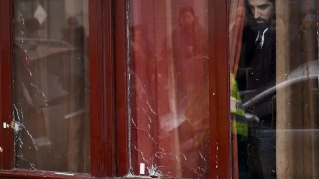 Бар Le Carillon, з якого почались напади