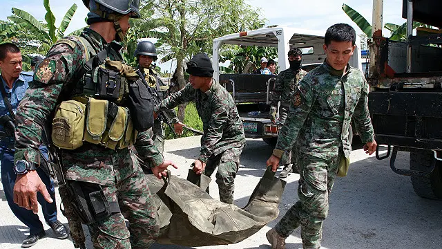 عقب‌گردهای هم در روند صلح وجود داشته است. در ژانویه 2015 در یک عملیات برای هدف قرار دادن مظنونان تروریسم، ده ها کماندوی پلیس در نبردهای شدید با شورشیان اسلامگرا از جمله ام،آی،ال،اف 