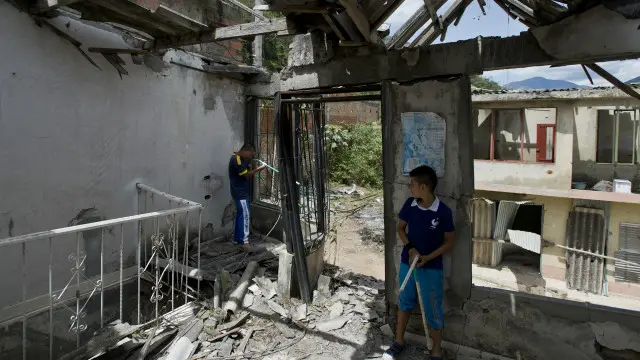 د کولمبیا ماشومان په کنډواله کې لوبې کوي.