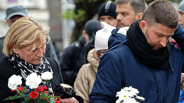 پیرس میں جمعے کو ہونے والے حملوں میں 127 افراد ہلاک اور تین سو زخمی ہوئے