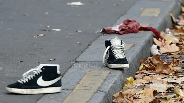 Zapatillas en la calle