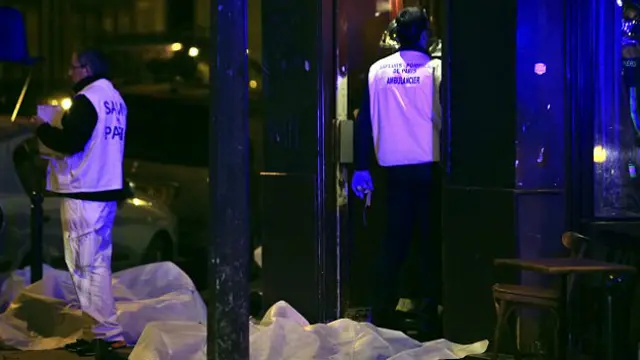 Muertos en las calles de París