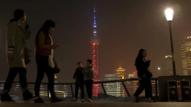 Nhiều thành phố lớn trên thế giới như Thượng Hải đã cùng chia sẻ mất mát với Paris
