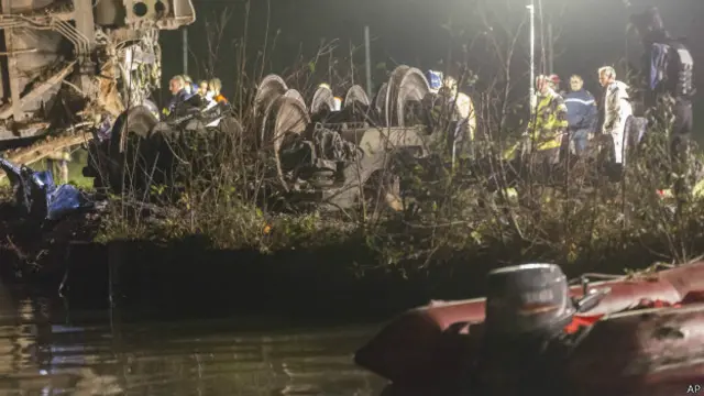 Kereta keluar dari rel saat melakukan uji coba di Eckwersheim.