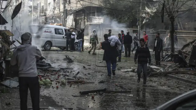 11月7日叙利亚政府军向叛军控制的杜马（Douma）发动空袭。