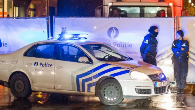 தீவிர தேடுதல் நடவடிக்கையில் பெல்ஜியம் காவல்துறையினரும் ஈடுபட்டுள்ளனர்.