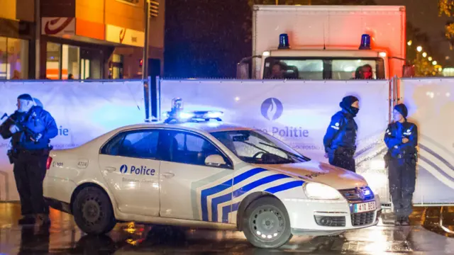 比利时警方在首都布鲁塞尔巡逻。比利时警方在境内逮捕多名与法国连环袭击有关的嫌犯。