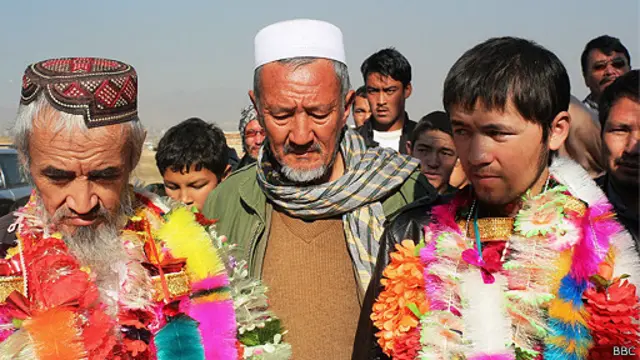 په خوشي شویو کې یو سپین ږیری هم و، چې وايي د بند پرمهال یې د اذان او ماشومانو غږونه اورېدل