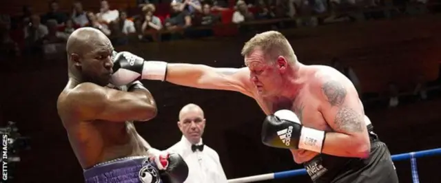 هالیفیلد در آخرین مبارزهاش در سال ۲۰۱۱، برایان نیلسن را در کپنهاگ شکت داد، دو بوکسور در مجموع ۸۴ سال سن داشتند