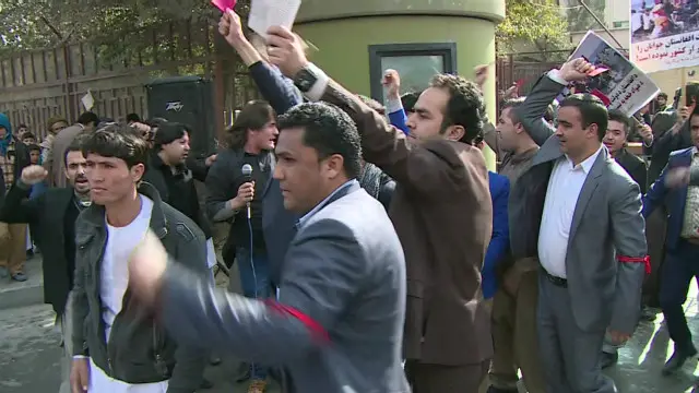 شمېرې ښيي چې لسګونه زره افغان ځوانان په هېواد کې د کار د نشتوالي له امله بهر ته تللي دي