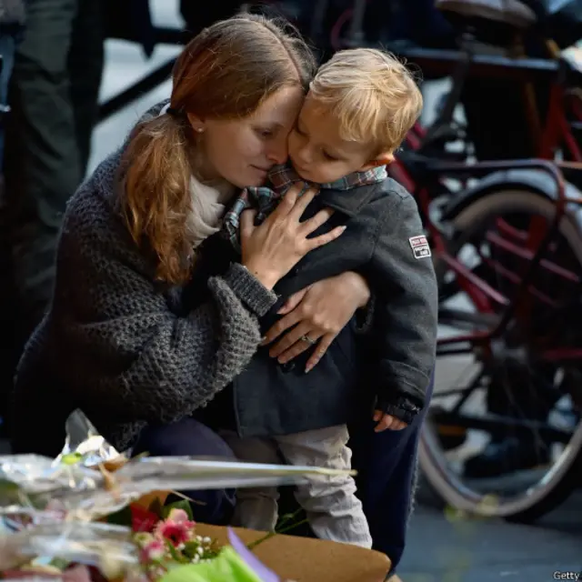 ان دعائیہ تقریبات میں عورتوں اور مردوں سمیت بڑی تعداد میں بچے بھی شرکت کر رہے ہیں