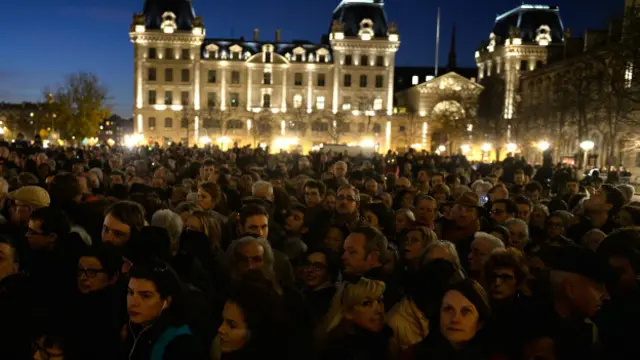París declaró tres días de luto tras los atentados.