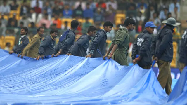 تیسرے دن کا کھیل بھی بارش کی نذر ہو گیا اور دونوں ٹیمیں ہوٹل میں ہی رہیں