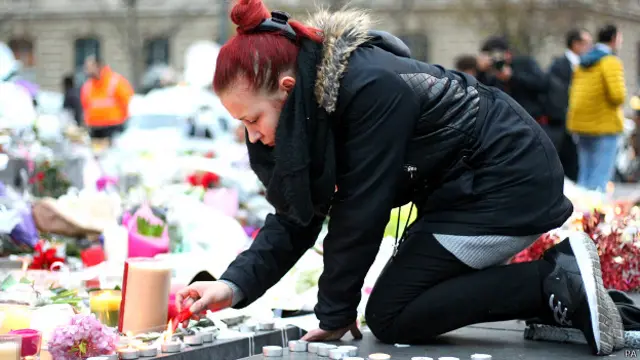 گذشتہ روز پیرس میں کئی مقامات پر دعائیہ تقریبات کا اہتمام بھی کیا گیا تھا