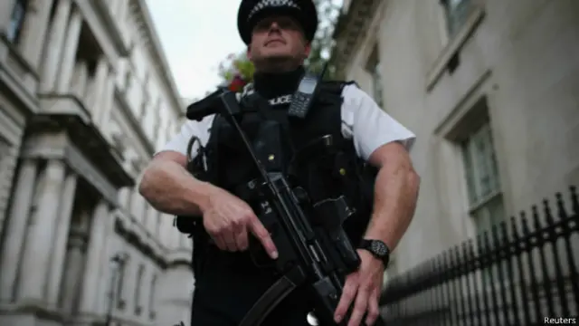 英国政府将和北爱问题有关的恐怖主义威胁预警水平从“适度”上升到“现实”水平。