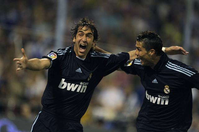 Su último partido como jugador del Real Madrid fue el 24 de abril de 2010, en el que anotó un gol que celebra junto a Cristiano Ronaldo. Al igual que en su debut, el rival fue el Zaragoza.