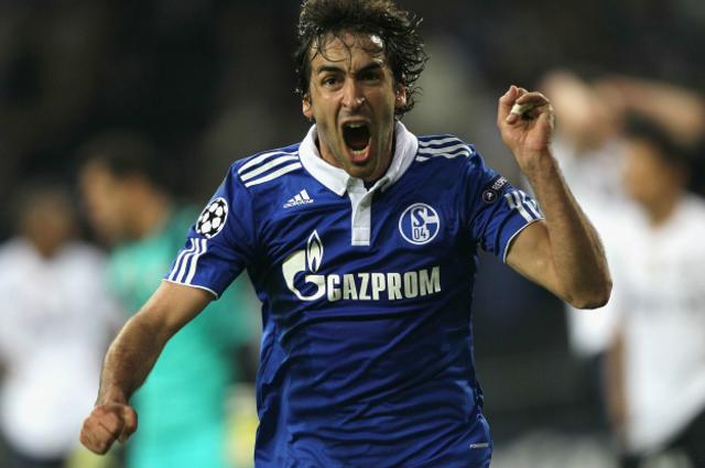 Siguió jugando al más alto nivel en la Bundesliga alemana junto al Schalke 04.