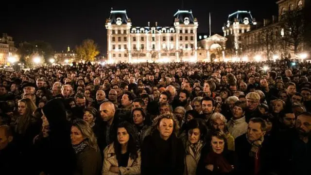 أحد منفذي هجمات الجمعة الدامية على الأقل كان معروفا لدى أجهزة الأمن الفرنسية