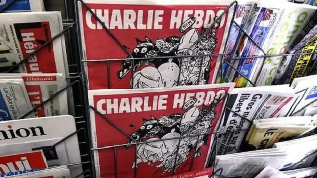 بعد شهر من مذبحة شارل إبدو، عادت الصحيفة الأسبوعية إلى أكشاك بيع الصحف