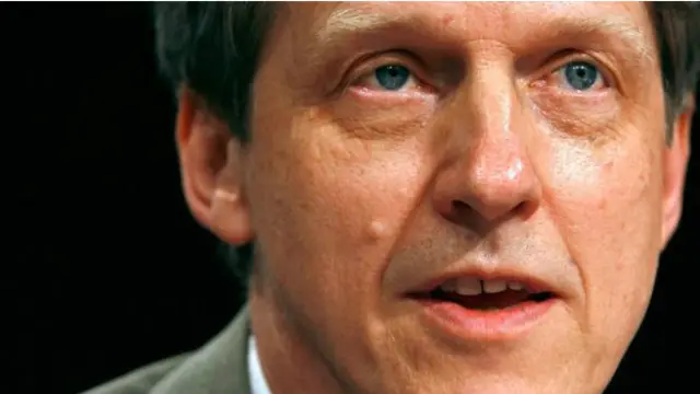 Para Robert Shiller, las compañías nos convencen constantemente para comprar cosas que no necesitamos.