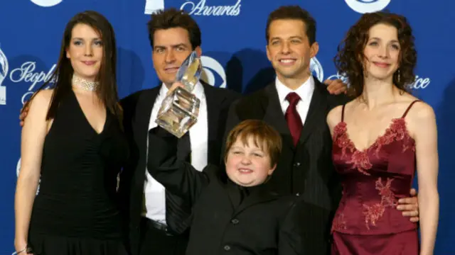 سنہ 2011 میں ’ٹو اینڈ اے ہاف مین‘ کے کامیڈی پروگرام کے سٹار ہونے کے بل بوتے پر وہ ٹی وی سِٹ کامز کے سب سے زیادہ پیسے کمانے والے اداکار بن گئے تھے