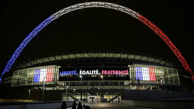 Sân Wembley thể hiện tình đoàn kết với nước Pháp.