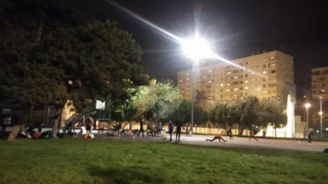 法国一高中校园体育场。