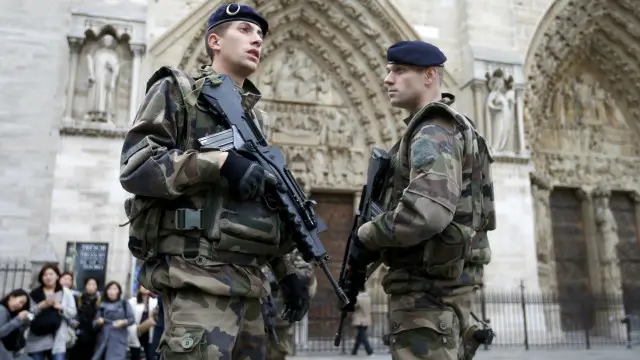 पेरिस में सुरक्षा बल