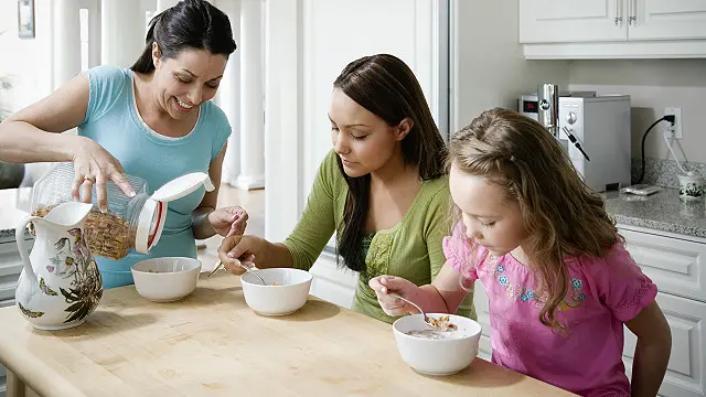 Чотири дослідження показали, що діти, які не снідають, в середньому мають більш високий індекс маси тіла