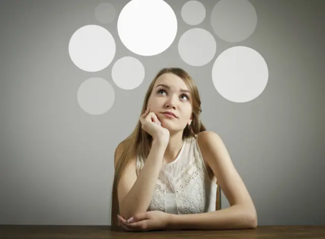 Una persona soñando despierta