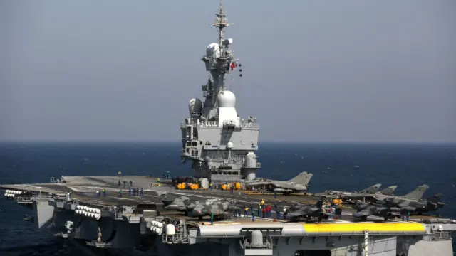 Fransa Cumhurbaşkanı Hollande, Charles de Gaulle uçak gemisinin Suriye operasyonlarına katılacağını açıkladı.