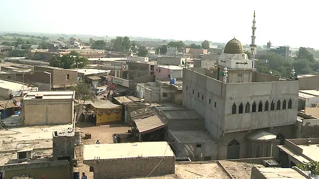 جاتی سندھ کے ساحلی علاقے کا ایک قصبہ ہے جہاں خواتین گھروں تک محدود رہتی ہیں