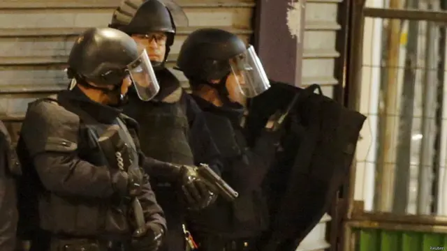 巴黎警方周三凌晨突袭北郊一座公寓。