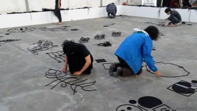 Melalui Syntax System, Peter Robinson -seniman Selandia Baru- mengubah relasi kuasa antara batas seni dan bukan seni.