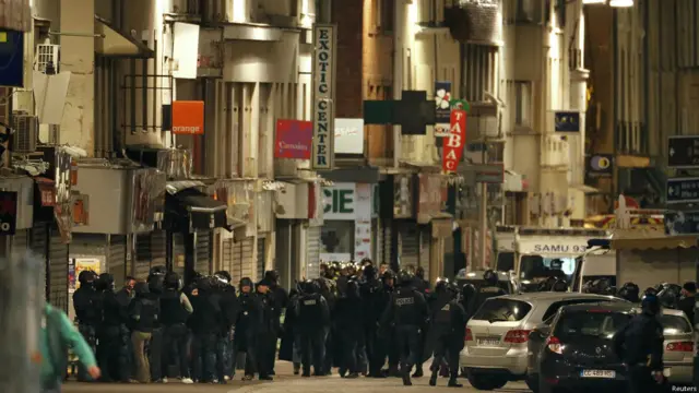 فرانس میں حکام کا کہنا ہے کہ دارالحکومت پیرس کے شمالی مضافات میں پولیس اور فوج کے آپریشن کے دوران ایک خاتون سمیت دو افراد ہلاک ہوگئے ہیں۔