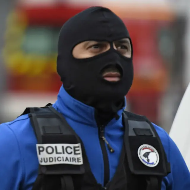 اس آپریشن میں فرانسیسی پولیس کے انسدادِ دہشت گردی کے شعبے کے خصوصی دستوں نے حصہ لیا