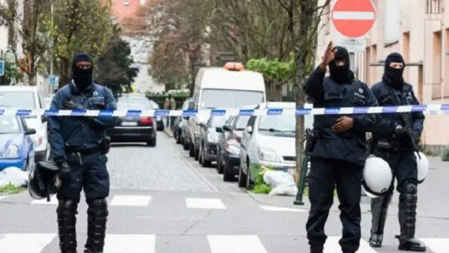 الشرطة المسلحة فتشت حي مولينبيك الاثنين