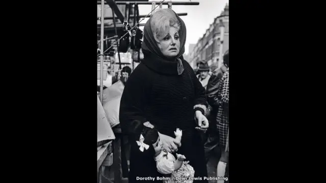 ڈورتھی بوم کی خواتین سے متعلق کتاب کو سنہ 1960 کی دہائی میں دیوائی لوئس، چیپل سٹریٹ مارکیٹ سے شائع کیا گیا۔