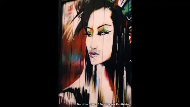 بوم کی دیگر تصاویر میں خواتین کی روز مرہ زندگی کو اجاگر کیا گیا تھا، جیسا کہ اس تصویر میں جو لندن کی آرٹ سٹریٹ میں نظر آ رہی ہے۔ 