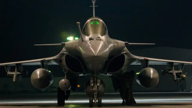 برطانیہ میں قائم انسانی حقوق کی تنظیم سیریئن آبزرویٹری نے کہا ہے کہ کئی ہلاکتیں شہر میں قائم چوکیوں کو ہدف بنانے سے پیش آئیں تھیں