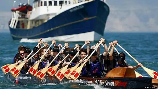 Гонки на лодках-драконах 