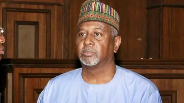 اپنی گرفتاری کے حکم کے رد عمل میں مسٹر دسوکی نے کہا کہ انھیں ہتھیاروں کی وصولی کے تفتیش کاروں کی طرف سے کوئی بلاوہ نہیں آیا ہے