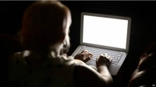 женщина с ноутбуком