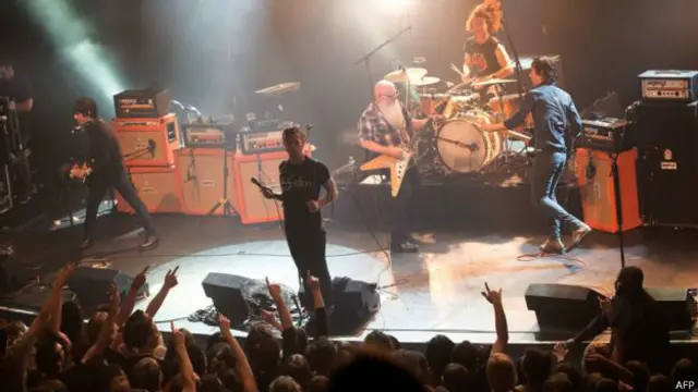 Eagles of Death Metal qrupunun konsertinə gələnlər burada atəş səsləri eşidəcəklərini gözləmirdilər